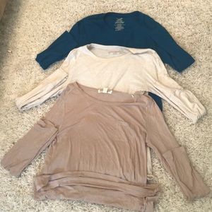 LOT 3 long sleeve tees